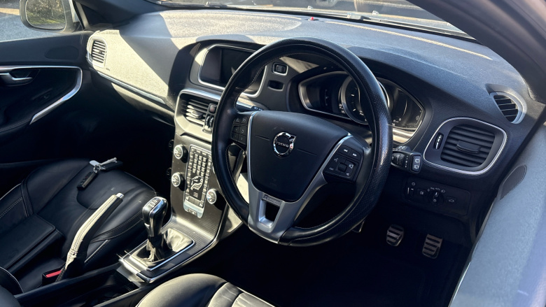 Volvo V40 D2 [122] R DESIGN Edition 5dr Diesel Hatchback